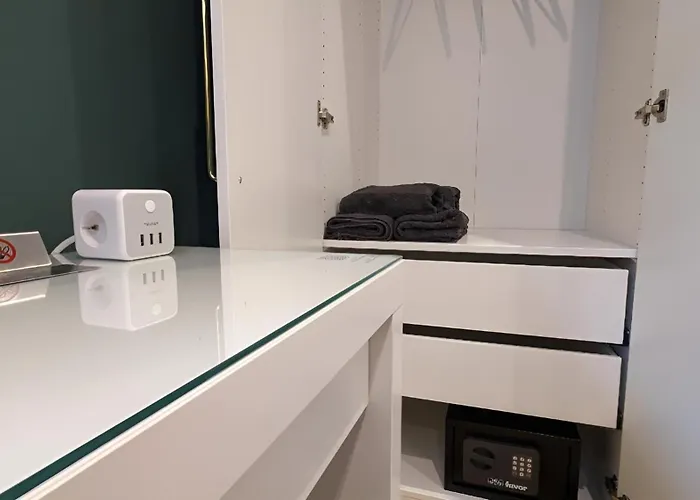 3 Rooms - Zimmervermietung Naehe Flughafen Ber - Gratis Wlan, Parken & Netflix