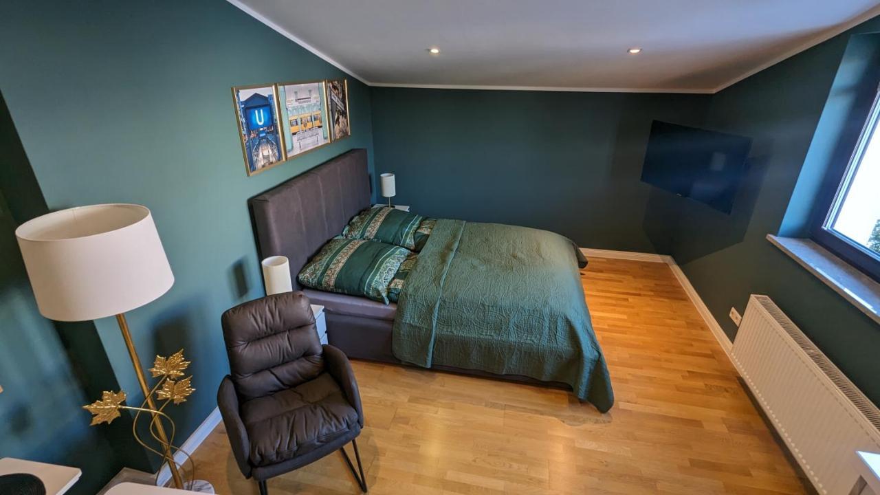 3 Rooms - Zimmervermietung Naehe Flughafen Ber - Gratis Wlan, Parken & Netflix