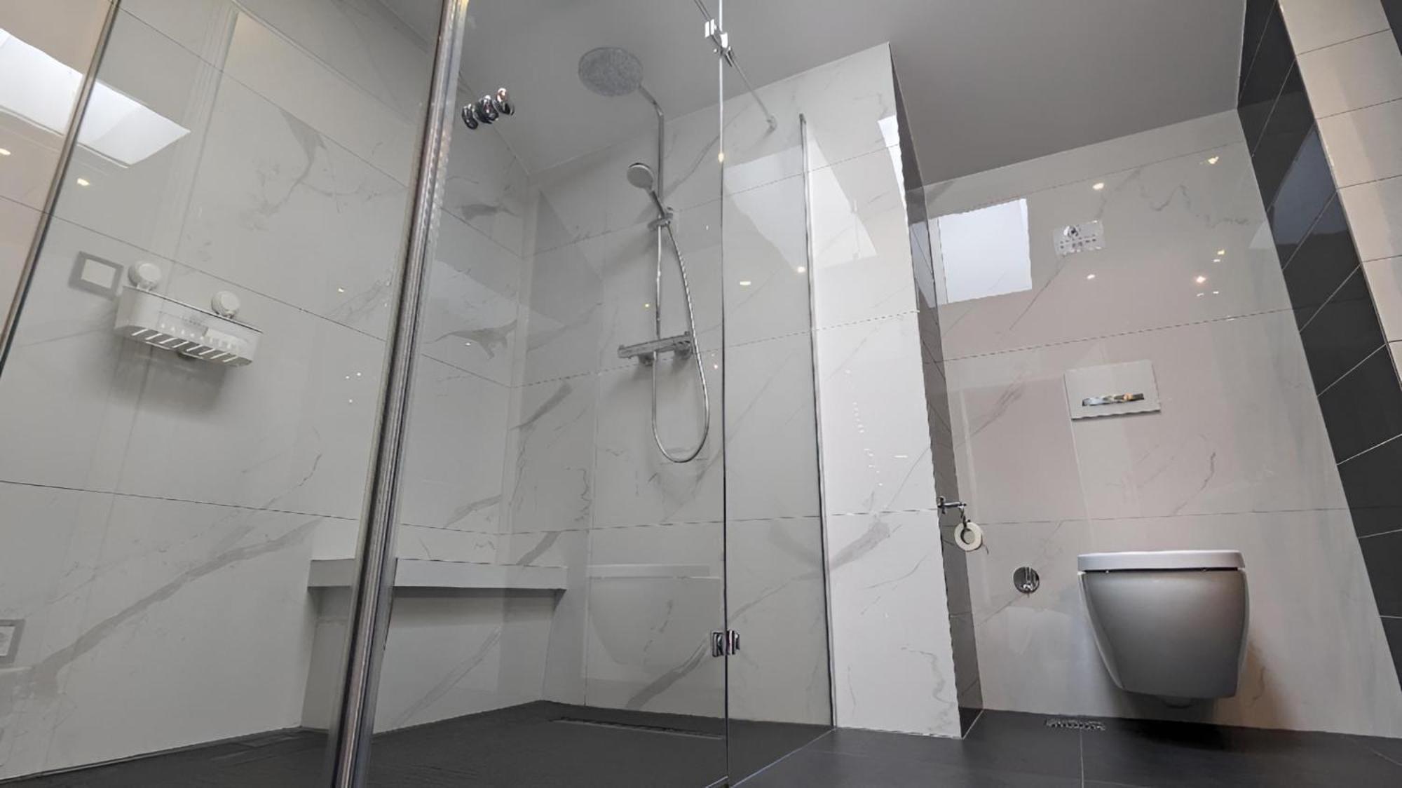 3 Rooms - Zimmervermietung Naehe Flughafen Ber - Gratis Wlan, Parken & Netflix Hospedagem domiciliar *