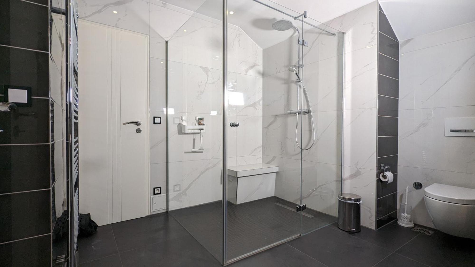 3 Rooms - Zimmervermietung Naehe Flughafen Ber - Gratis Wlan, Parken & Netflix Berlim